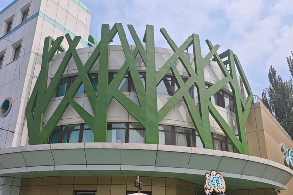 内蒙古幕墙安装公司详解：幕墙安装的多重优势与适用场景